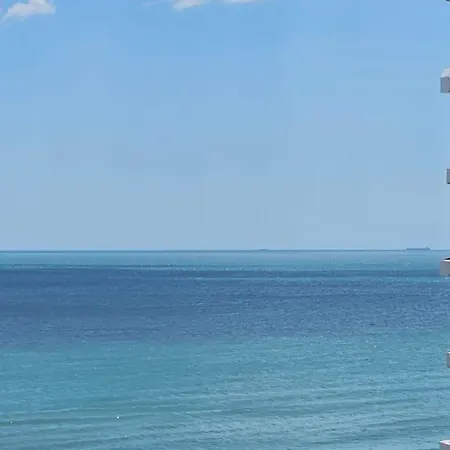 Black Sea View & & Pools Mamaia Nord شقة